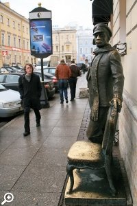 Счастливые памятники Петербурга 