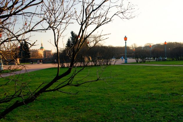 Вечный огонь на Марсовом поле в Санкт Петербурге фото