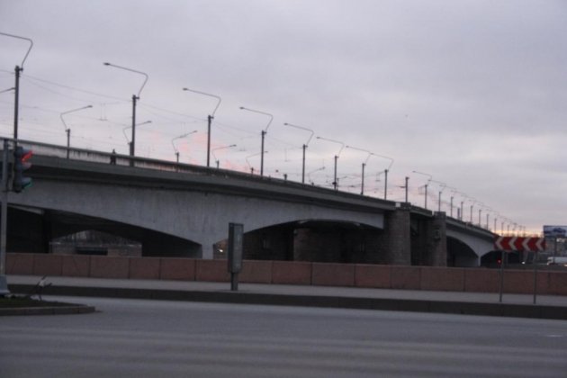 Мост Александра Невского в Санкт Петербурге фото