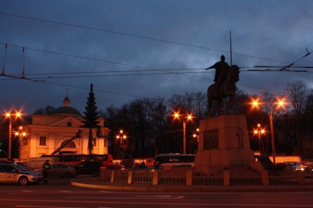 Памятник Александру Невскому в Петербурге описание