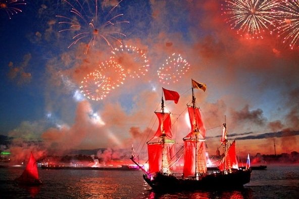 Алые паруса 2014 во сколько салют